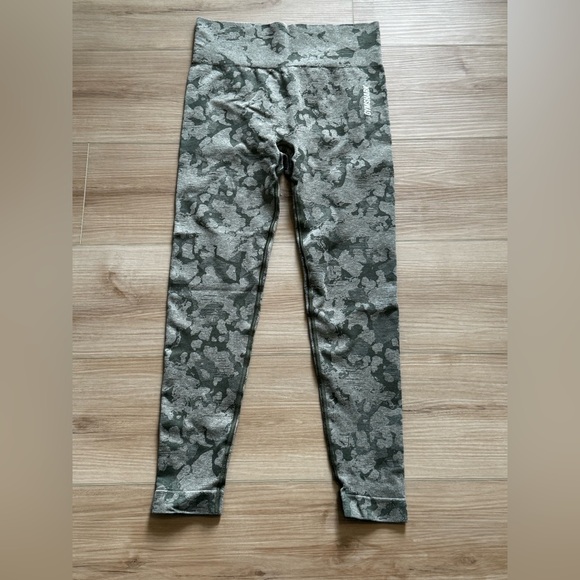 GYMSHARK ADAPT CAMO SEAMLESS BOOTY SCRUNCH LEGGINGS GREEN - Picture 4 of 11
